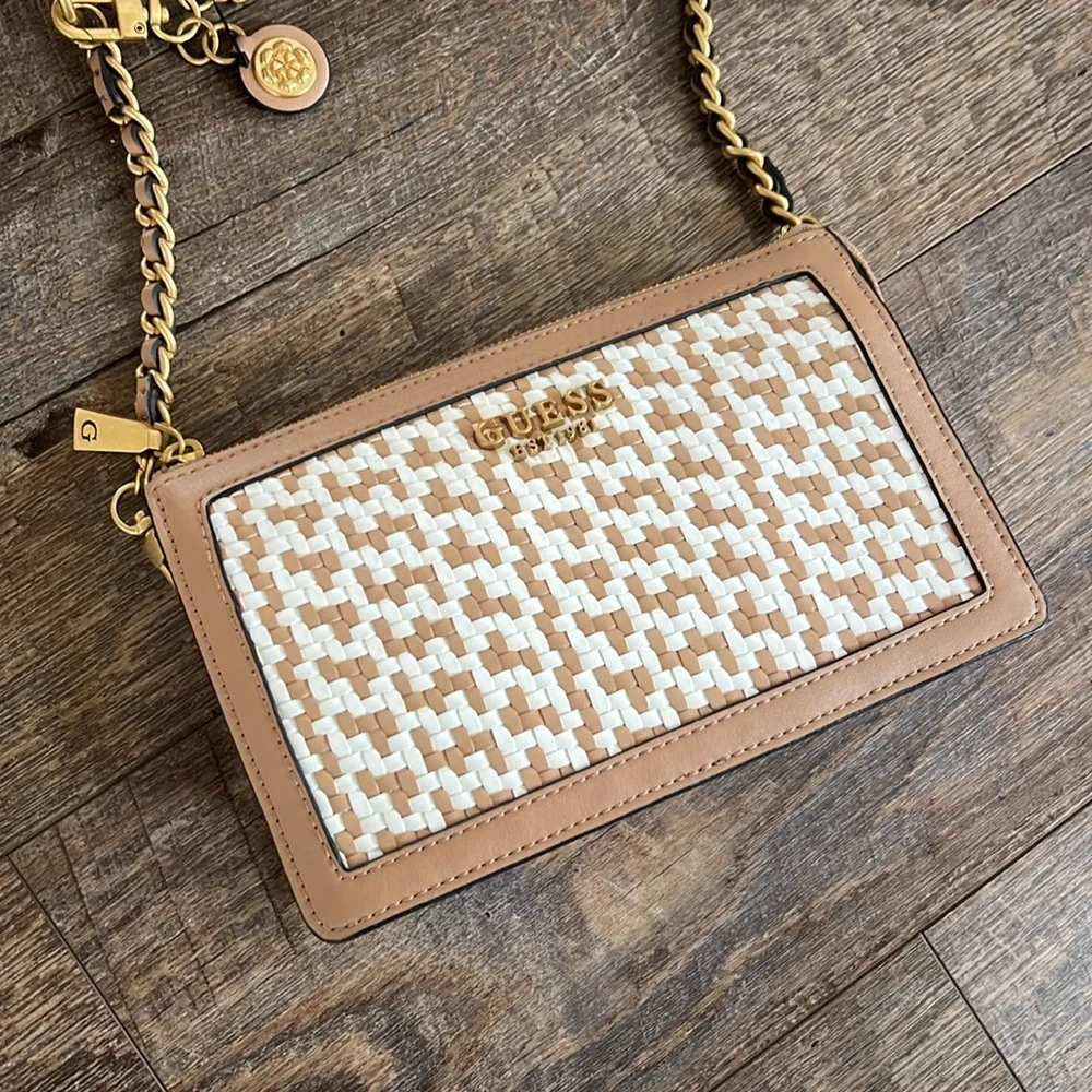 Women's multi-compartment shoulder bag Guess with bag charms - Picture 3 of 16